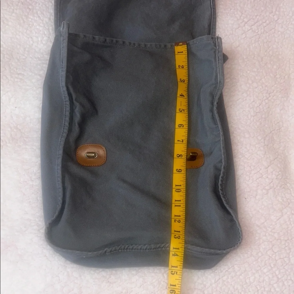 Stylish Gray Messenger Bag with Graphic Design